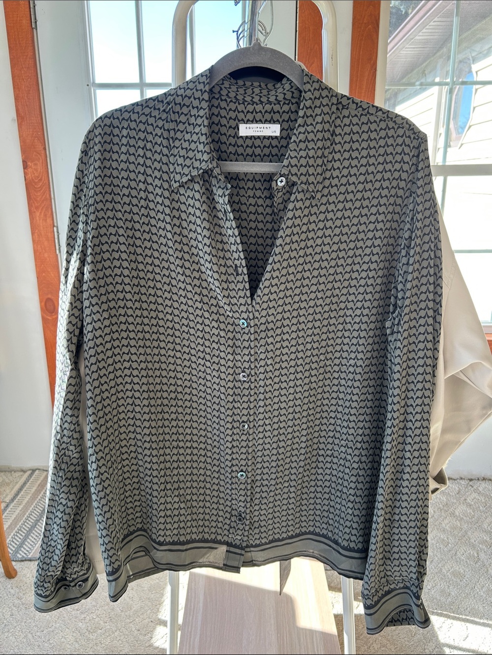 NWOT Equipment Beige and Black Wave-Print Button Up 100% Silk
